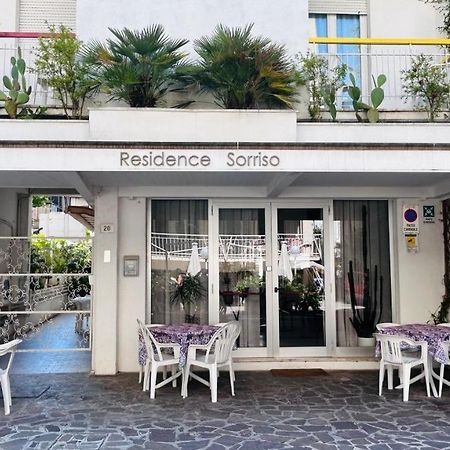 B&B Residence Sorriso Cattolica Exterior foto