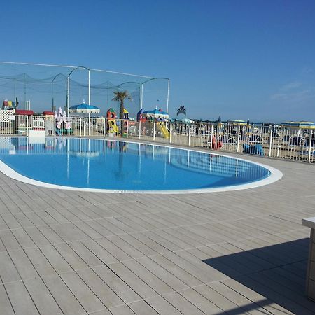 B&B Residence Sorriso Cattolica Exterior foto