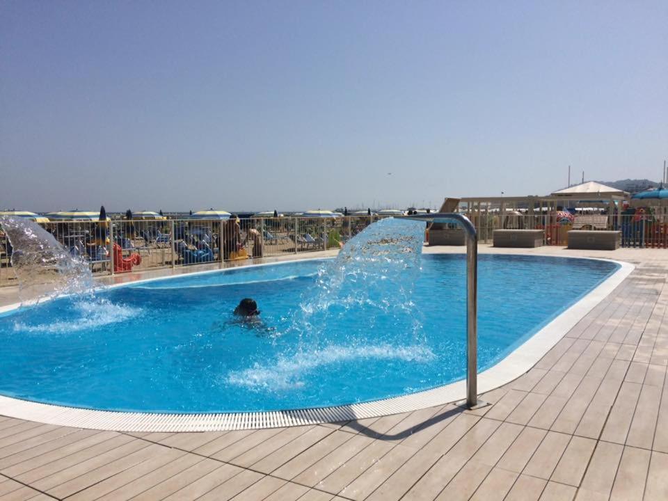 B&B Residence Sorriso Cattolica Exterior foto